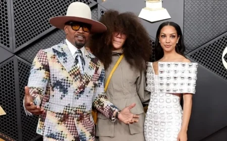 Jamie Foxx Shines at 2026 Grammys with Daughters Anelise and Corinne