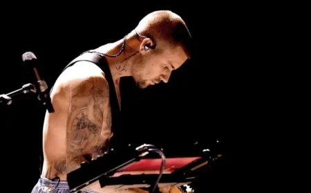 Justin Bieber Delivers Shirtless Grammy Performance of “Yukon”