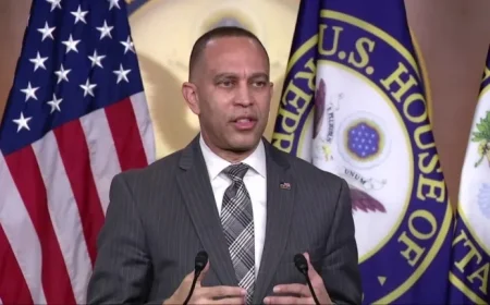 Jeffries Criticizes GOP’s Errors in Texas, Pledges Five-Seat Opposition