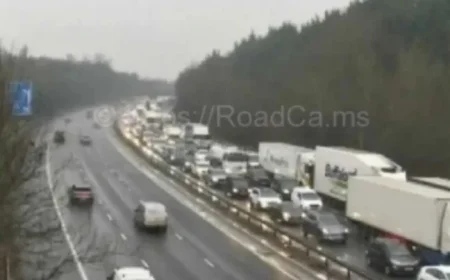 Major Multi-Vehicle Crash on M11 Causes Hour-Long Traffic Delays