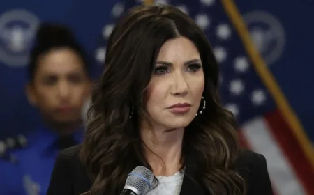 Judge Blocks Noem’s Effort to Restrict Congress from ICE Facilities