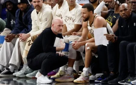 Stephen Curry Sidelined Against 76ers Due to Ongoing Knee Trouble