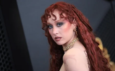 Chappell Roan’s 2026 Grammys Outfit Ignites Red-Carpet Debate as “Nipple Ring Dress” Goes Viral
