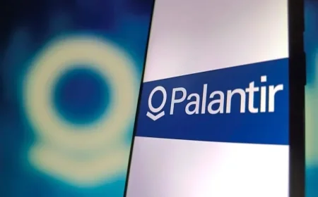 FTSE 100 Declines, US Stocks Mixed Amid Mega-Cap Earnings Reports