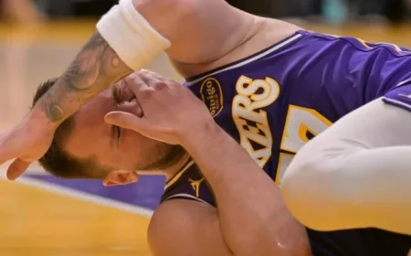 Luka Dončić Exits Sixers Game Due to Leg Injury