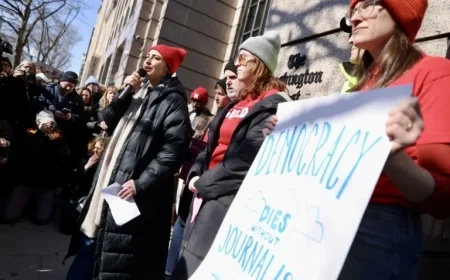 Hundreds Rally to Support The Washington Post Amid Mass Layoffs