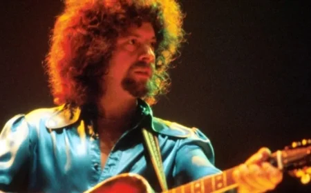 Jeff Lynne’s “Mr. Blue Sky”: Crafting ELO’s Out Of The Blue Masterpiece