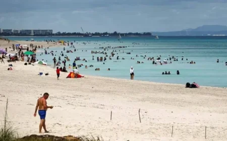 Last-Minute Changes and Closures Disrupt Quebec Tourists in Cuba