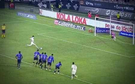 Hormiga González Scores Penalty Goal in Chivas vs. Mazatlán Match
