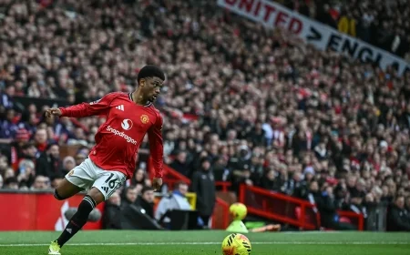 Manchester United vs Tottenham Live: United 1–0 Spurs as 10-man visitors try to hang on at Old Trafford