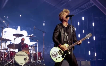 Billie Joe Armstrong Urges ICE Agents to Resign at Pre-Super Bowl Concert