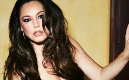 Kelly Brook Revives Lingerie Career, Discusses Sex Pact, Fat Jabs, and Ant & Dec Feud