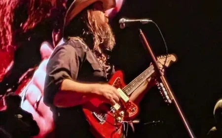 Chris Stapleton Energizes Super Bowl Concert in San Francisco