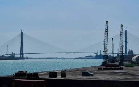 Trump Vows to Block Key Detroit-Canada Bridge Over Trade Dispute