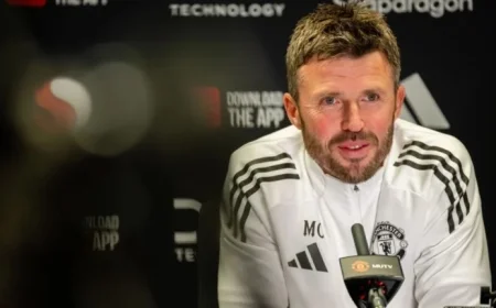 Michael Carrick: Man United Haircut Fan Barred from Team Talk