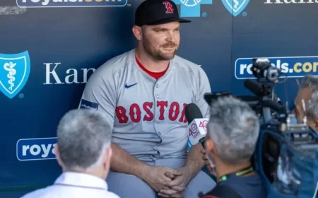 Twins Secure Liam Hendriks with Minor League Contract