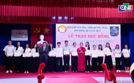 165 Students Awarded Pham Van Dong Talent Scholarship