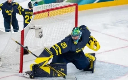 Dustin Poirier Displays Gruesome Broken Toe from Training Session