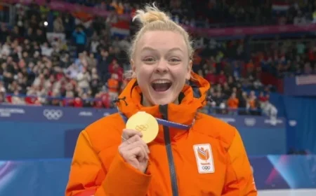 Xandra Velzeboer Advances to 1,000m Final; Men’s Relay Semifinal Next