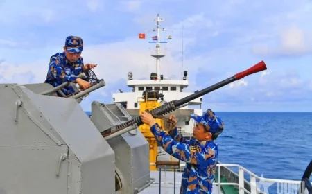 Brigade 125, Region Naval 2, Welcomes New Year with Enthusiasm at Sea