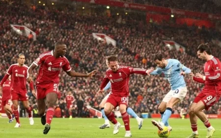 Manchester United Pursues Liverpool Star
