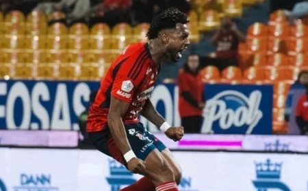 Medellín Faces Liverpool in Crucial Libertadores Clash Amid Restrepo’s Challenges