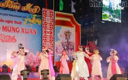 Vibrant Spring Atmosphere Marks New Year Horse Art Program