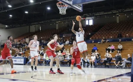 Men’s Basketball Edges Out Lions in Thrilling 90-89 Victory