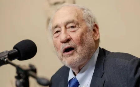 Joseph Stiglitz: 3 Indicators Predicting US Economic Decline