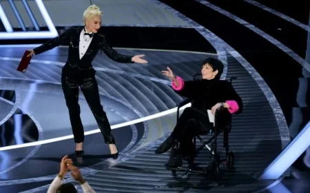 Liza Minnelli Reveals 2022 Oscars Moment with Lady Gaga in Memoir