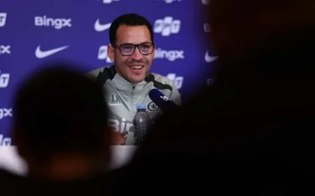 Liam Rosenior Updates Chelsea Squad Ahead of Burnley Match