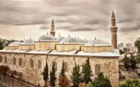 Bursa Ramadan Iftar and Evening Prayer Scheduled for 6:51 PM on Feb 20, 2026