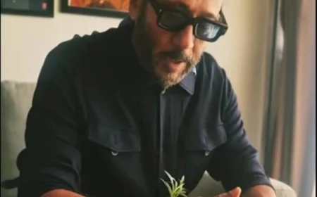 Jackie Shroff Honors Nutan with ‘Woh Chand Khila Woh Taare’ Tribute