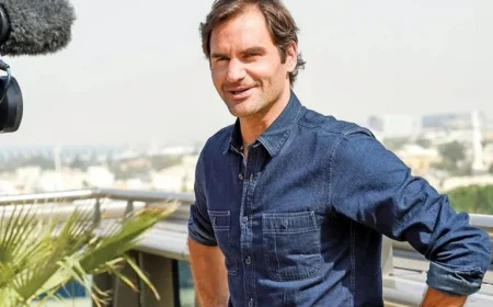 Federer Supports Wawrinka at Dubai Tennis Tournament