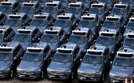 Uber Unveils Autonomous Vehicle Services to Accelerate Robotaxi Initiative