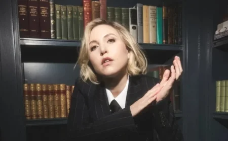 Taylor Tomlinson Triumphs Over Church Life, Spins It Into Comedy Success