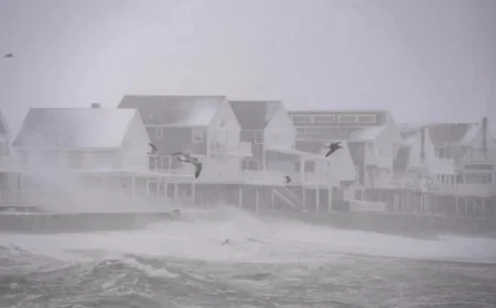 Severe U.S. Storm Dumps 90cm Snow, Winds Reach 90 km/h