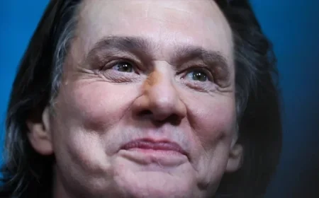 Jim Carrey’s Awards Appearance Sparks Intense Discussion on His Looks