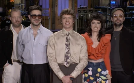 Connor Storrie Kisses Sarah Sherman in Latest ‘SNL’ Promo