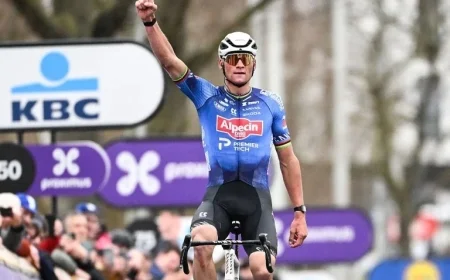 Solo Attack Triumphs in Eventful Men’s Omloop Het Nieuwsblad