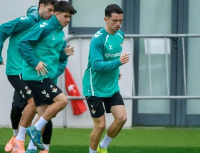 Álvaro Fidalgo Earns First Call-Up with Real Betis