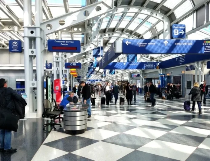 United to Operate 750 Daily Chicago Flights Amid Rapid Revenue Decline