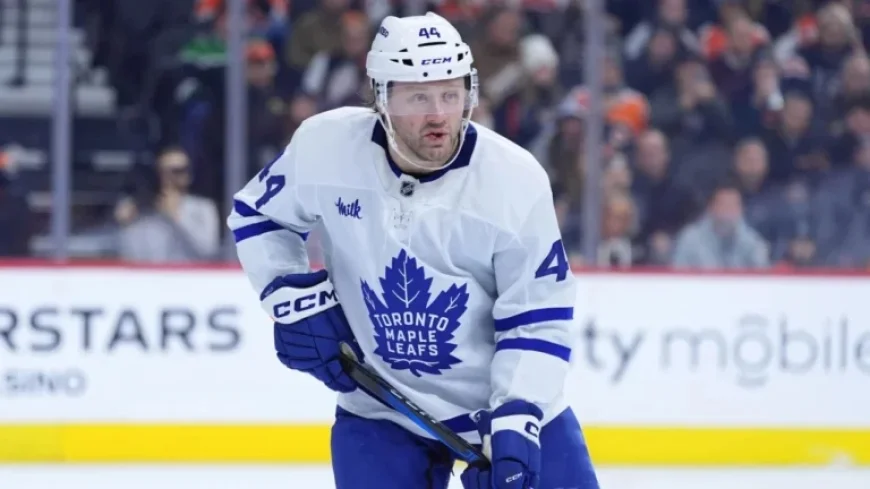 Maple Leafs’ Rielly Suffers Upper-Body Injury Against Canucks
