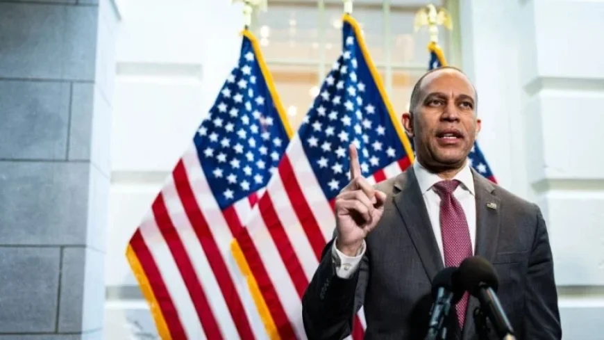 Jeffries Confirms Democrats Withhold Support, Extending Shutdown Until Tuesday