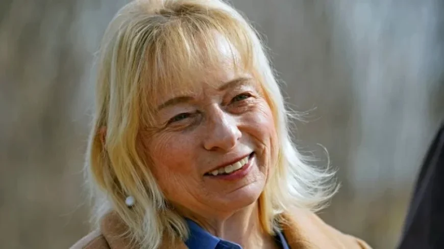 Generational Divide Emerges Among Maine Democrats in Key Senate Race