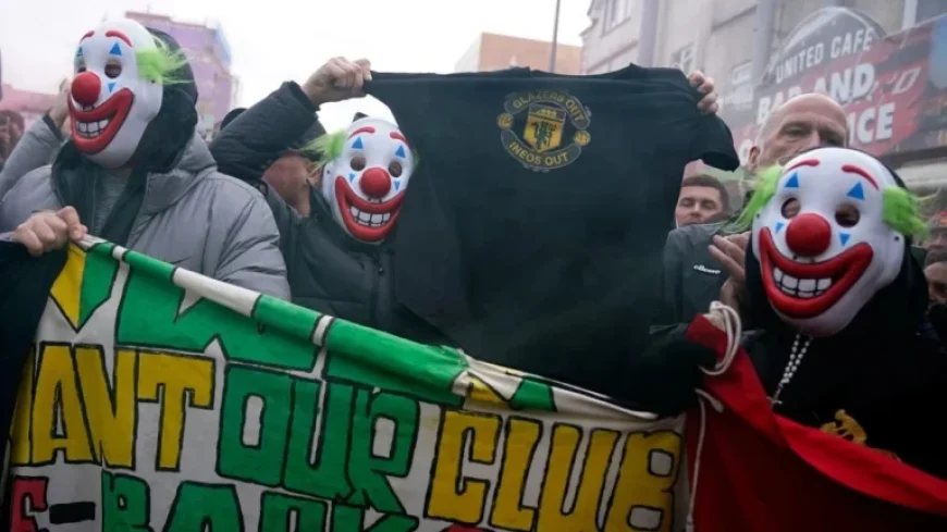 Man United Fans Don Clown Masks to Protest Club Owners