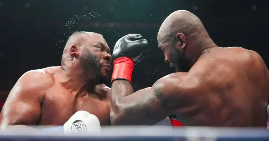 Jarrell Miller Tosses Hairpiece to Crowd After Punch Dislodges It