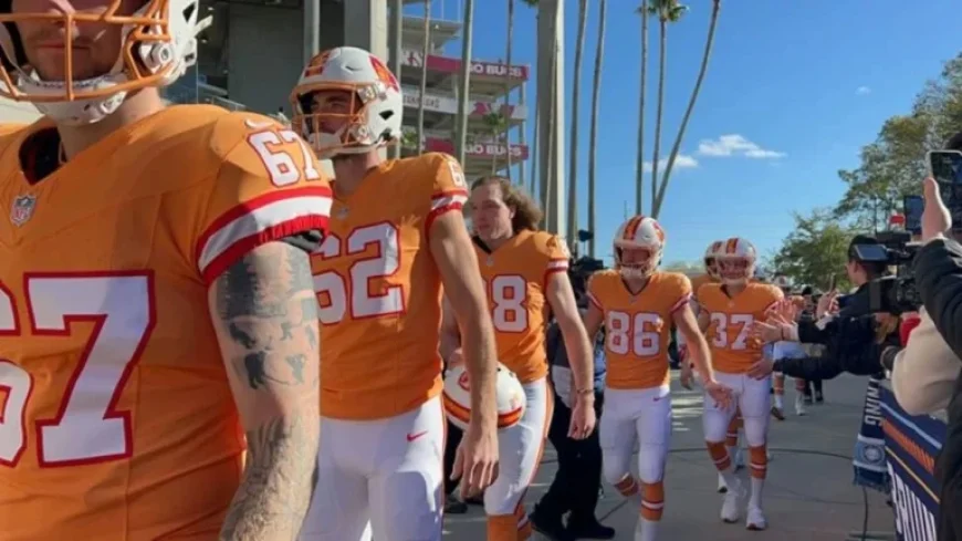 Bruins and Lightning Arrive at Stadium Series in Historic Costumes