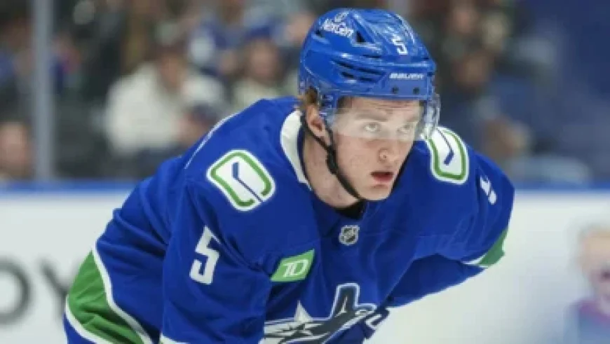 Lightning’s Vasilevskiy Battles Bruins’ Swayman in NHL Stadium Series Clash