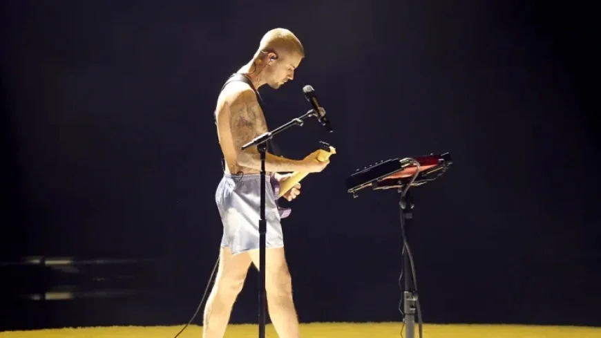 Justin Bieber Stuns Grammy Audience with Underwear Performance